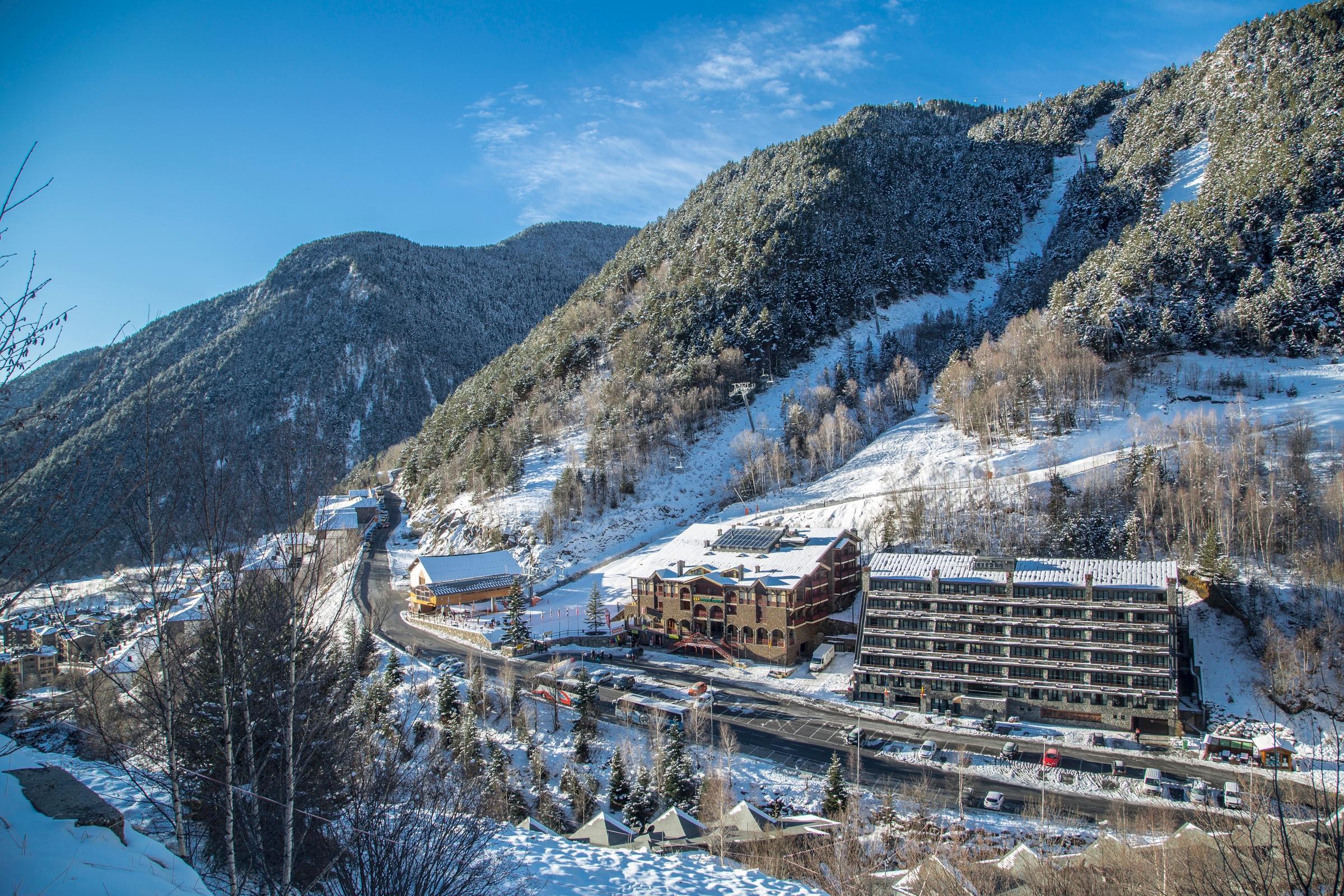 Yomo Patagonia Hotel Arinsal Exterior photo