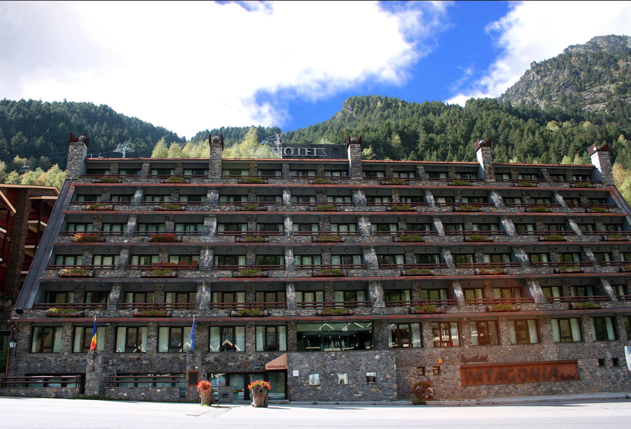 Yomo Patagonia Hotel Arinsal Exterior photo