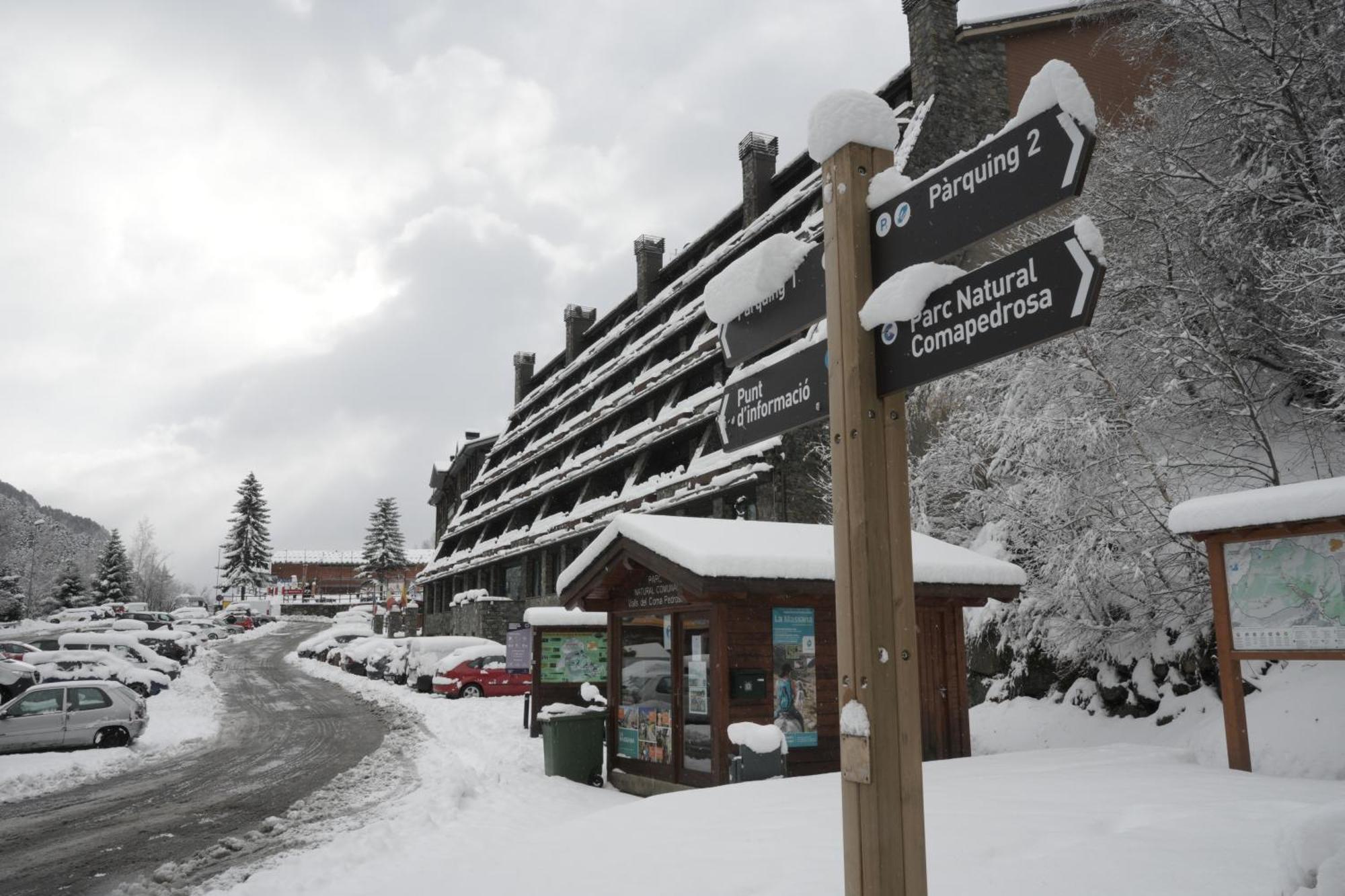 Yomo Patagonia Hotel Arinsal Exterior photo